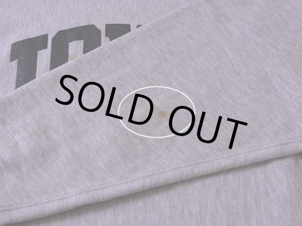 左肘付近にシミ汚れ。