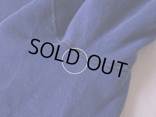 左脇に僅かなホツレ。