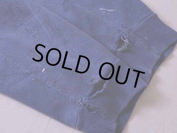 袖口にダメージ・汚れ。