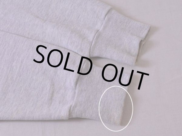 袖リブに少々シミ汚れ。