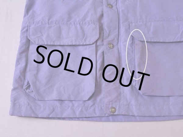 フロント裾付近に僅かな汚れ。