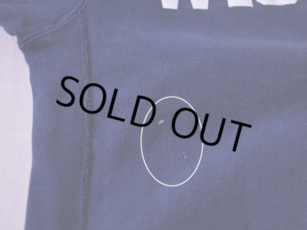 お腹付近に僅かな汚れ。