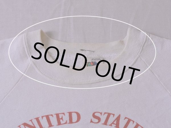 首周りに黄ばみ。