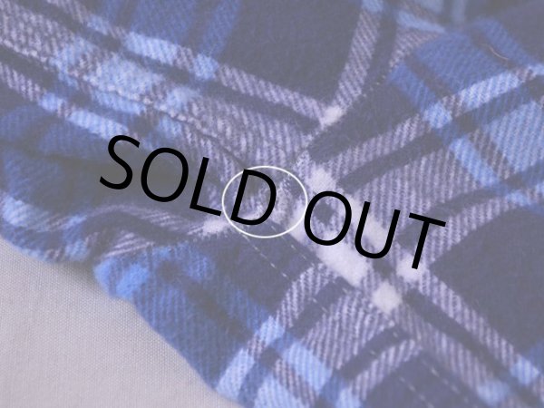 右脇の下に僅かなダメージ。