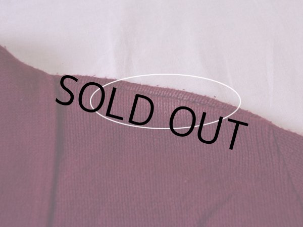 左肩付近に薄ら汚れの様なもの。