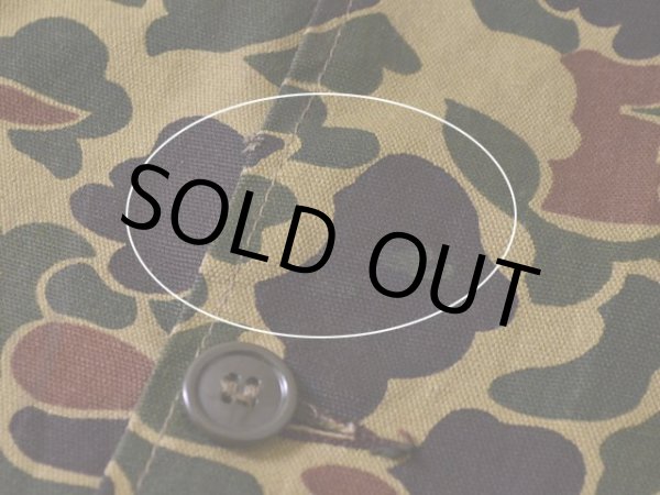 胸付近に僅かな傷・汚れ。