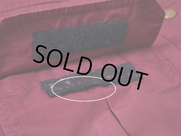 右裾ポケットのベルクロテープのホツレ。