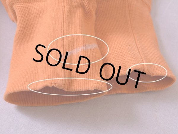 袖リブに少々ダメージ・汚れ。