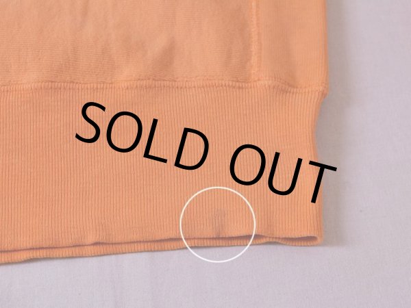 バック裾に少々汚れ。