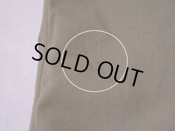 右脇腹付近に虫食い。