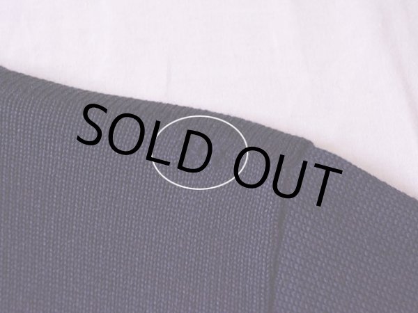 右肩付近にリペア跡。