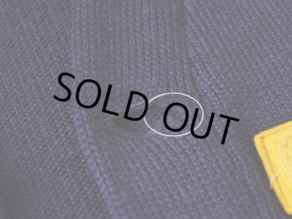 第一ボタンホールに少々ダメージ。