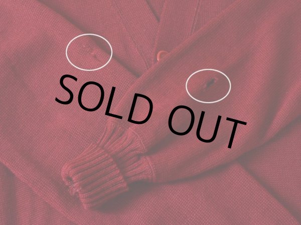 右袖にリペアと左袖に虫食い。