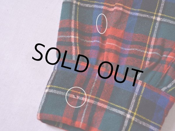 右袖口に僅かな虫食い。