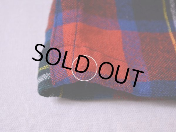 フロント裾に僅かな虫食い。