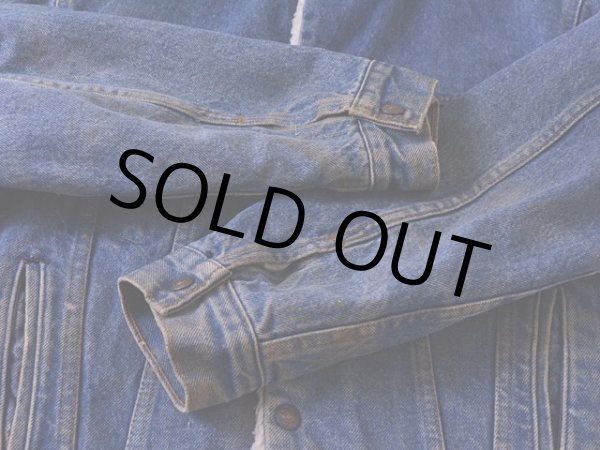 袖に多少の汚れ。