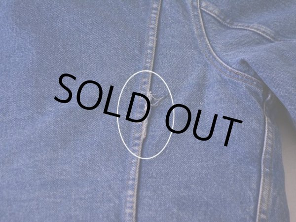 背中に少々ホツレ。