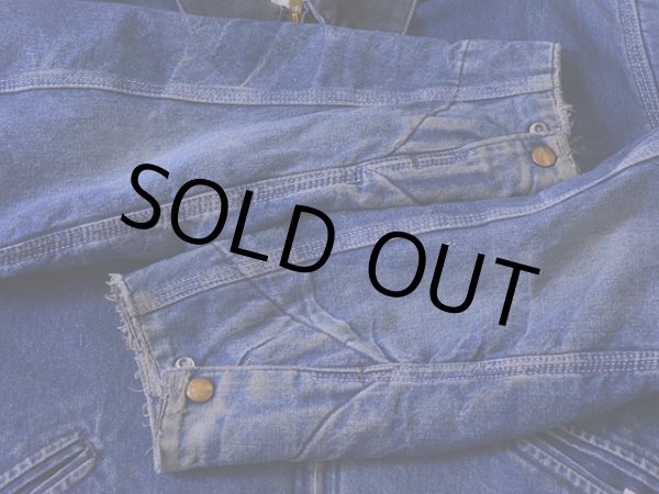 ワイルドな汚れた感じの色落ち。