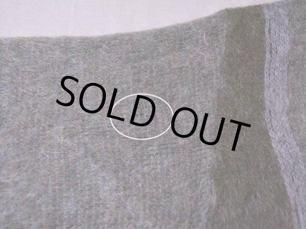 右袖付け根付近に少々虫食い。