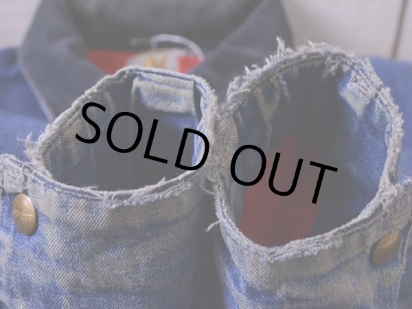 袖口にダメージ。