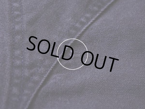 背中に僅かな傷。