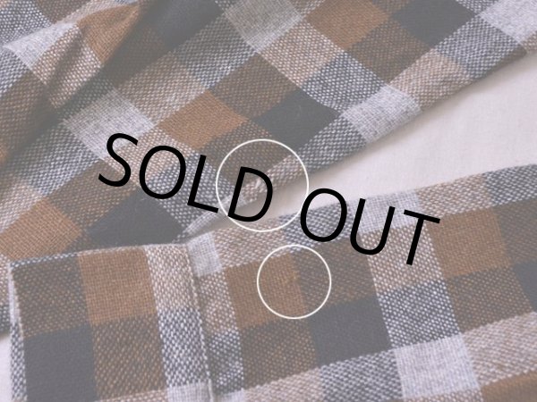 両袖に僅かな虫食い。