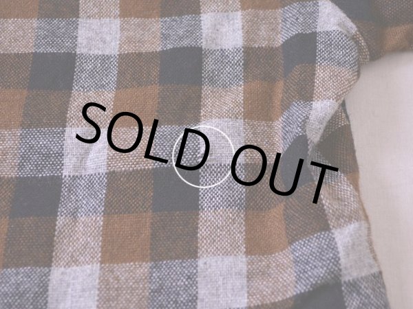 バック右サイドに虫食い。