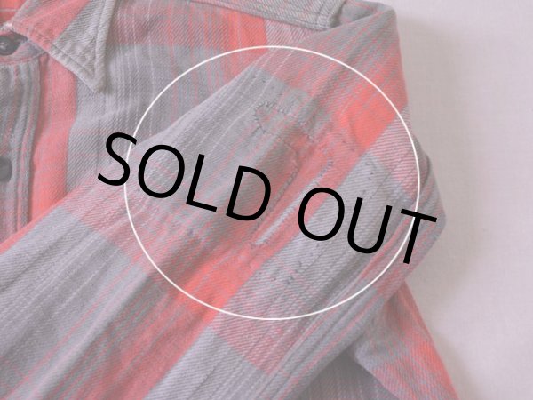 左袖にリペア跡。