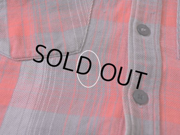 胸付近に色落ち。