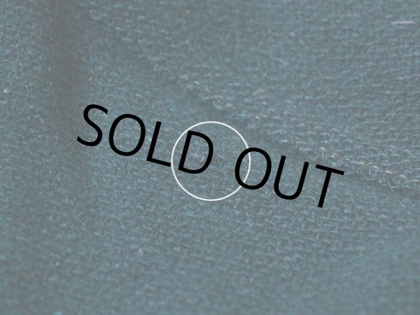 袖に僅かな虫食い。