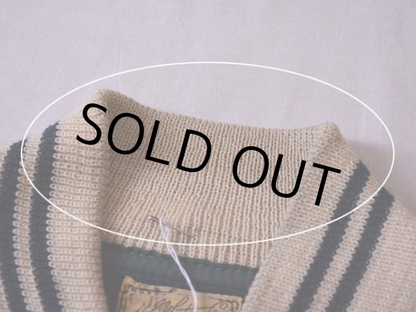 首リブに薄ら汚れ。