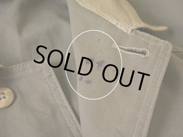 首元裏に少々汚れ。