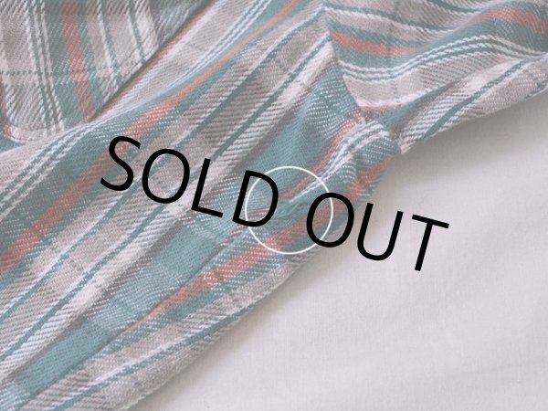 左脇腹付近に少々ダメージ。