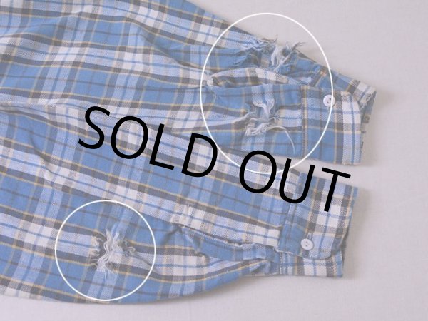 両袖に大きなダメージ。