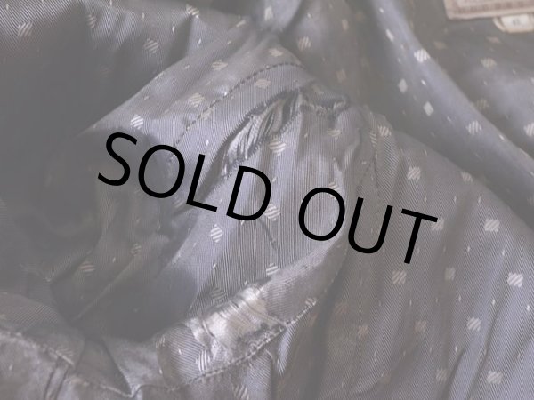 裏地に少々ダメージ。