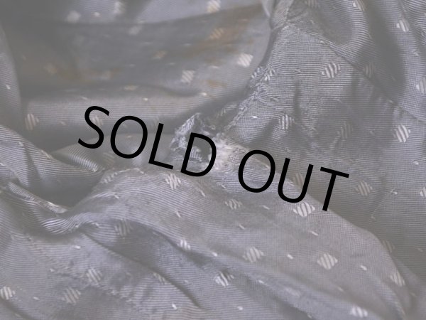 裏地に少々ダメージ。