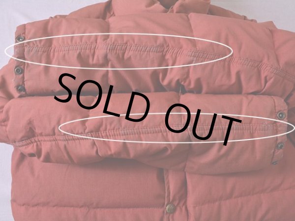 両袖に多少のスレ・傷・汚れ。