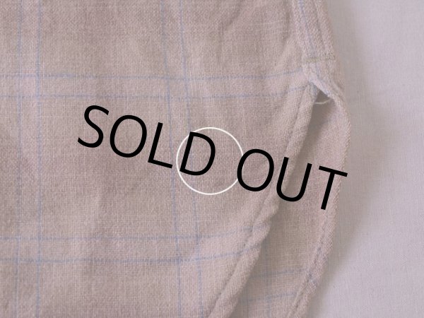 フロント裾に少々虫食い。