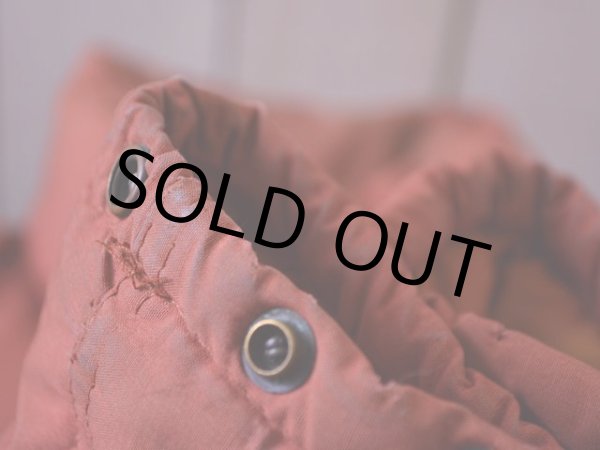 袖口に多少のスレ・傷・汚れ。