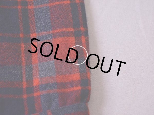 左袖口に僅かな虫食い。