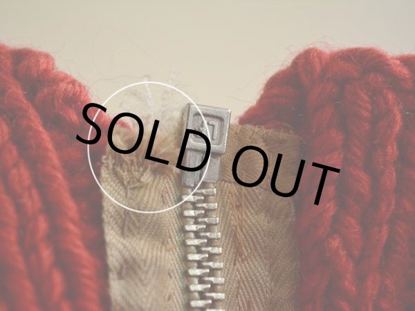 ジップ付け根に少々ホツレ。