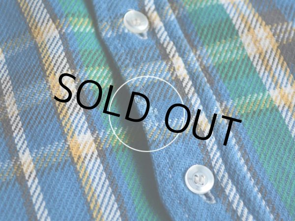 お腹付近に少々ペンキ汚れ。