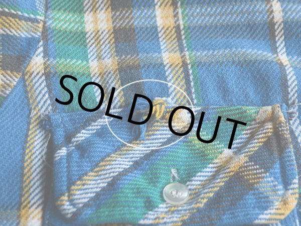 右胸ポケットフラップ付け根に少々ダメージ。