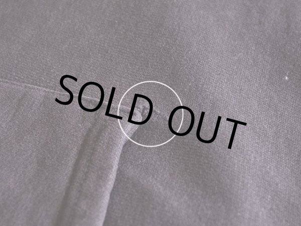 ポケット付け根に少々ホツレ。