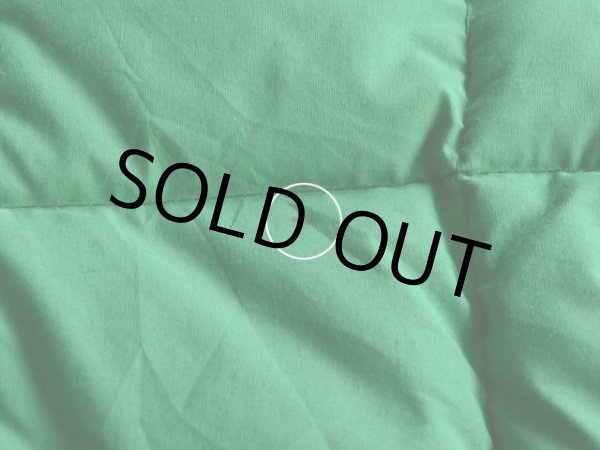 背中に薄ら小さな汚れ。