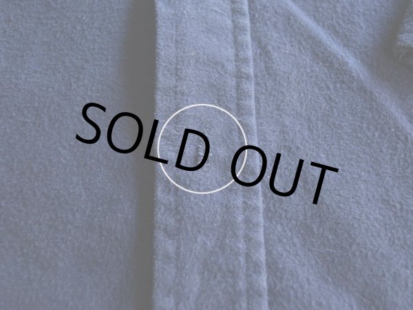 フロント裾付近に小さなダメージ。