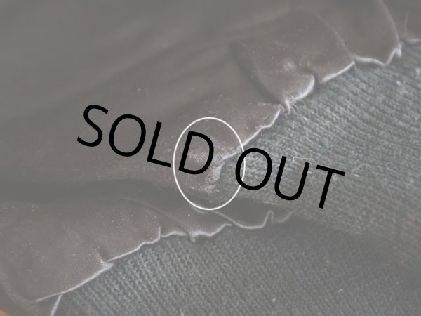 袖口に少々スレ。