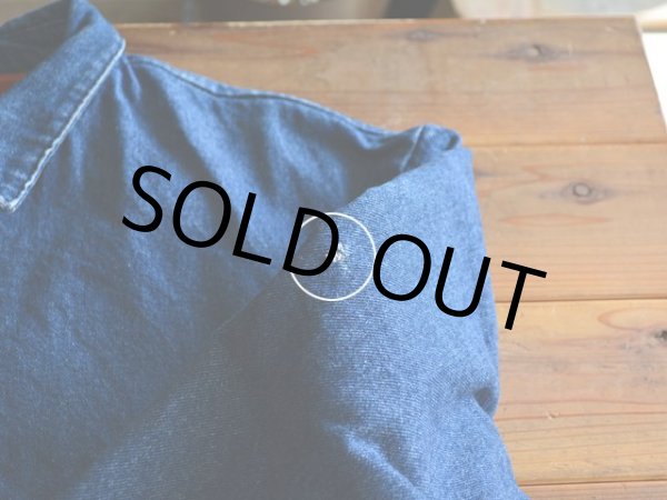 左袖に僅かなダメージ。