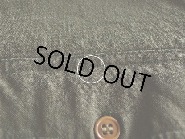 左胸ポケット付近に僅かな虫食い。