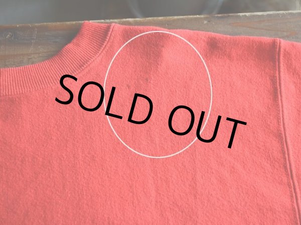 左胸上付近に少々汚れ。